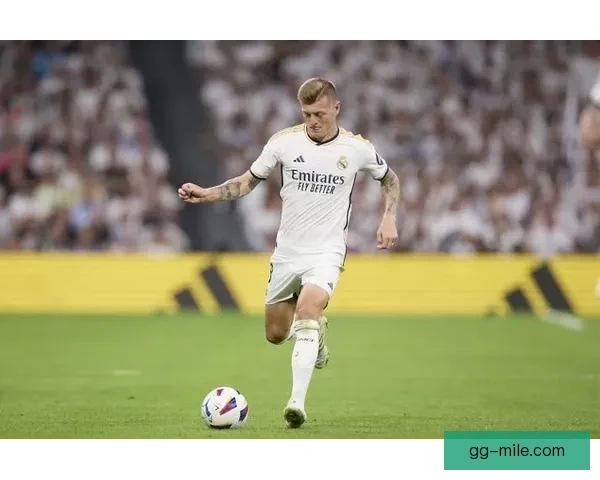 克罗斯训练间隙享受高尔夫乐趣社交平台分享轻松一刻